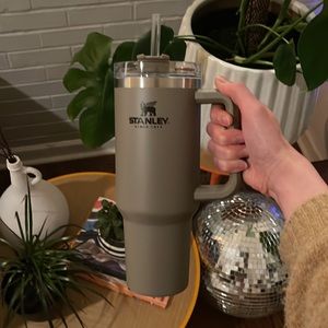 NWT STANLEY ADVENTURE QUENCHER TRAVEL TUMBLER - 40 OZ - SILT COLOR